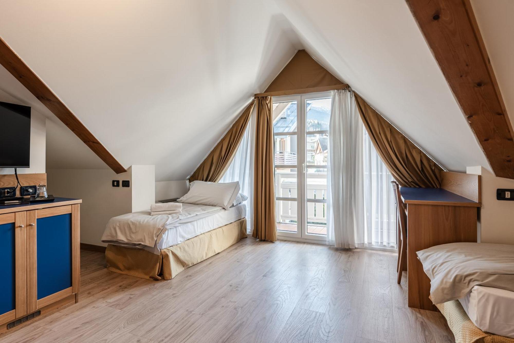 Hotel Garni Meledrio ديمارو المظهر الخارجي الصورة